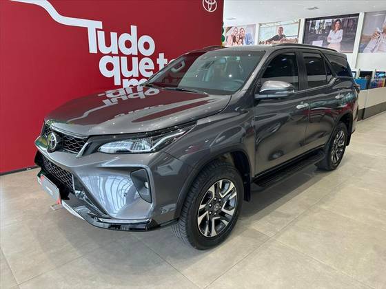 TOYOTA HILUX SW4 2.8 D-4D TURBO DIESEL SRX PLATINUM 7L 4X4 AUTOMÁTICO